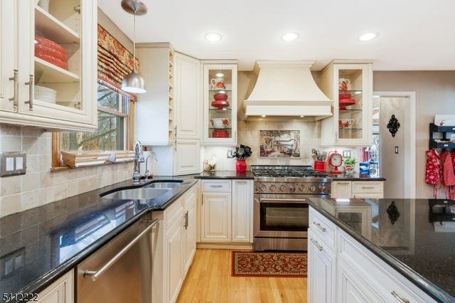 102 Hoffman Ln, Bethlehem Twp., NJ 08826