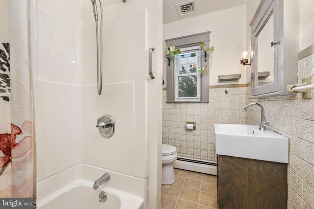 19 E 2ND AVE, Lititz, PA 17543