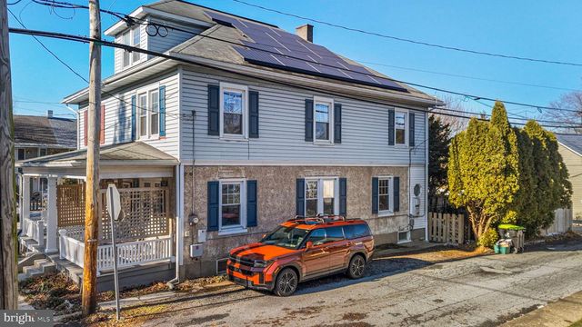 19 E 2ND AVE, Lititz, PA 17543