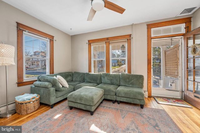 19 E 2ND AVE, Lititz, PA 17543