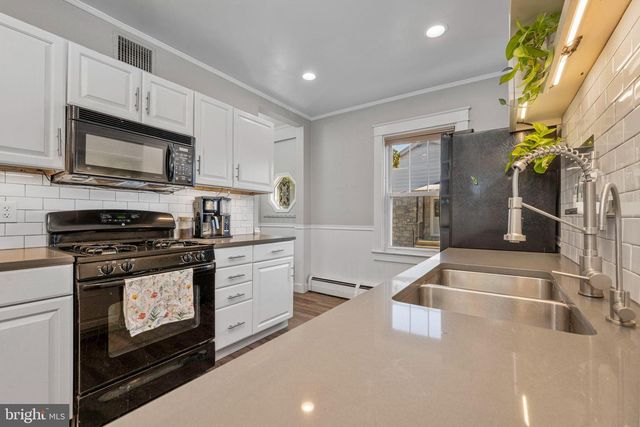 19 E 2ND AVE, Lititz, PA 17543