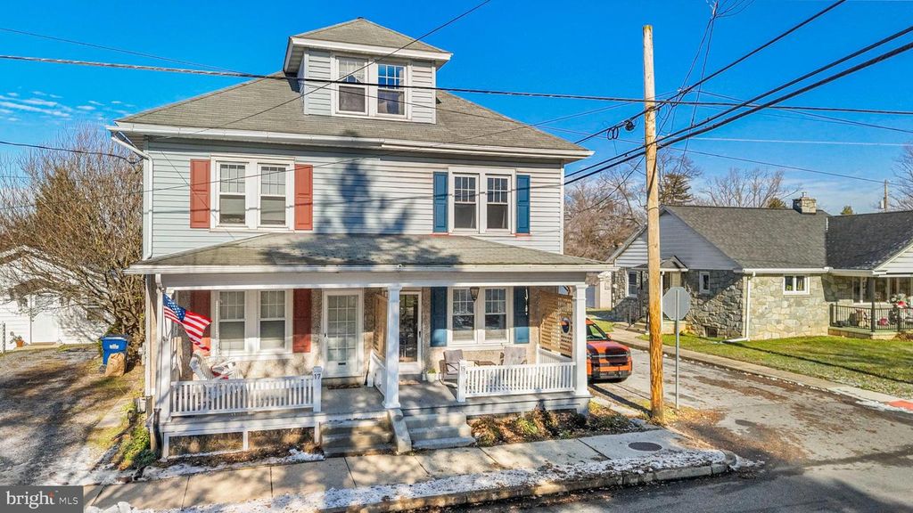 19 E 2ND AVE, Lititz, PA 17543
