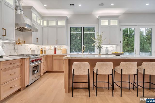 7 Central Avenue, Demarest, NJ 07627