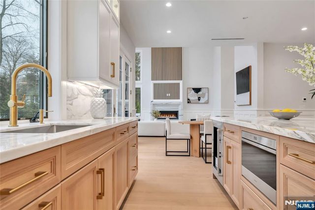 7 Central Avenue, Demarest, NJ 07627