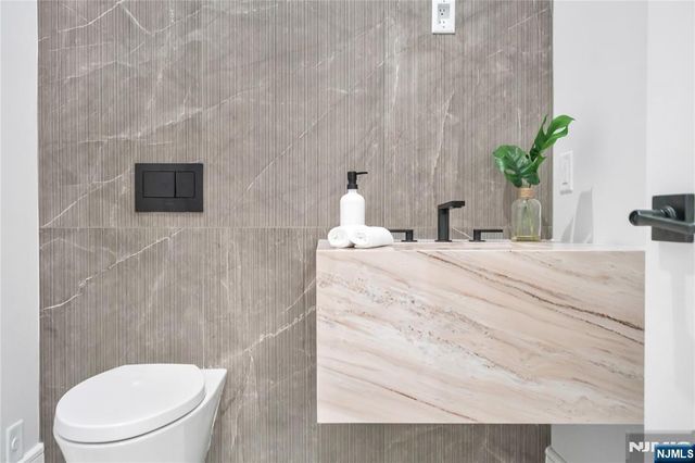 7 Central Avenue, Demarest, NJ 07627