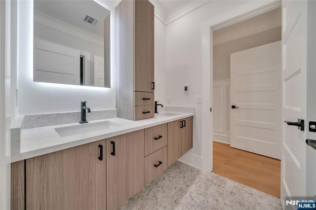 7 Central Avenue, Demarest, NJ 07627