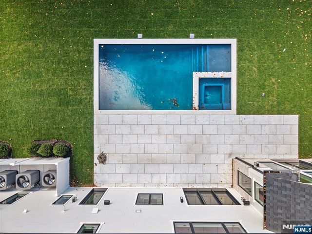 7 Central Avenue, Demarest, NJ 07627