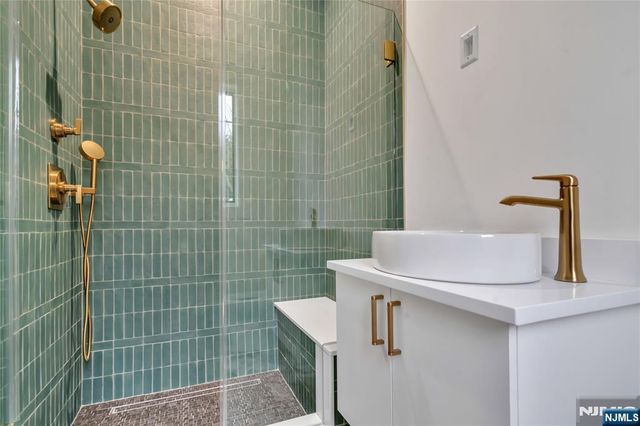 7 Central Avenue, Demarest, NJ 07627