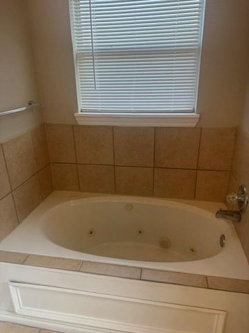 1405 Sunrise Drive, Moore, OK 73160