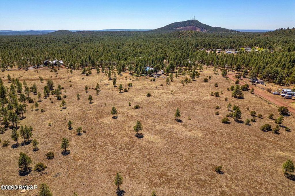 Image 10 of property listing at 9321 MOUNTAIN MEADOW Lane -, Lakeside, AZ 85929