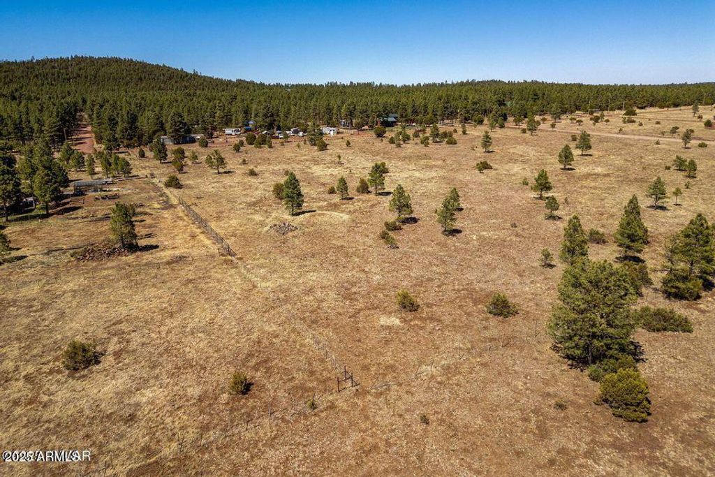 Image 13 of property listing at 9321 MOUNTAIN MEADOW Lane -, Lakeside, AZ 85929