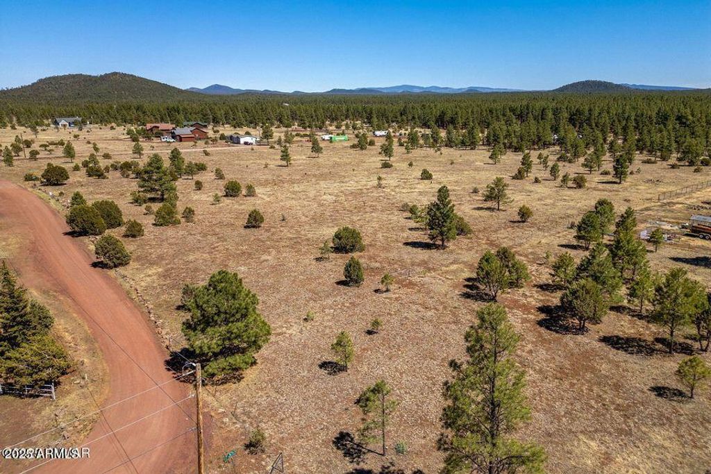 Image 14 of property listing at 9321 MOUNTAIN MEADOW Lane -, Lakeside, AZ 85929