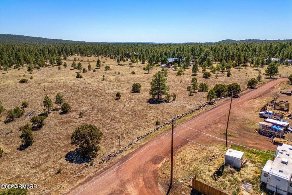 Image 15 of property listing at 9321 MOUNTAIN MEADOW Lane -, Lakeside, AZ 85929