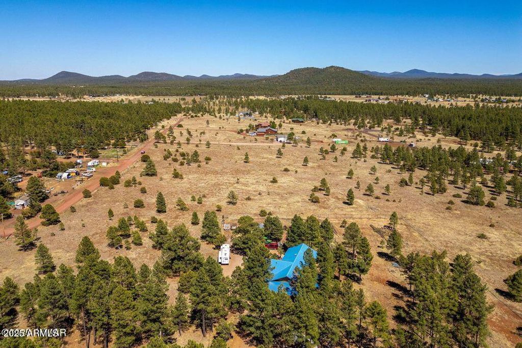 Image 7 of property listing at 9321 MOUNTAIN MEADOW Lane -, Lakeside, AZ 85929