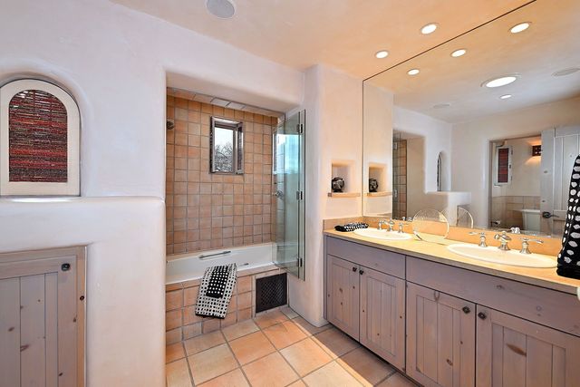 10 Plazuela Intimo, Santa Fe, NM 87506