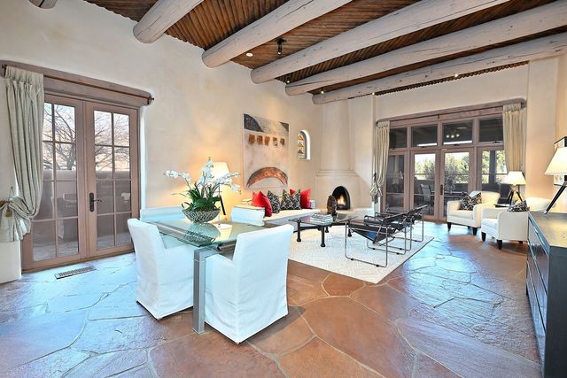 10 Plazuela Intimo, Santa Fe, NM 87506