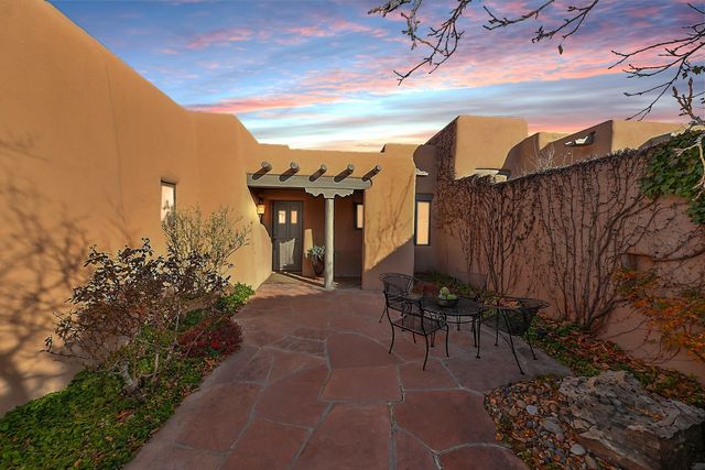 10 Plazuela Intimo, Santa Fe, NM 87506