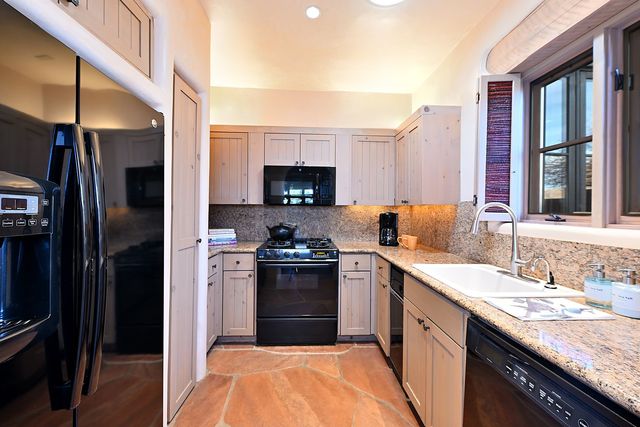 10 Plazuela Intimo, Santa Fe, NM 87506