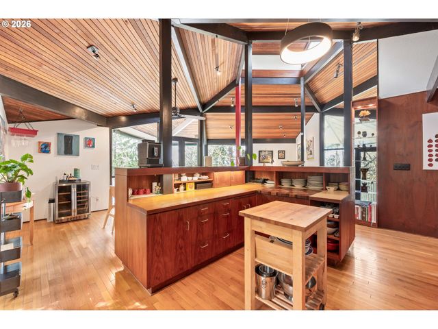 2630 CRESTA DE RUTA St, Eugene, OR 97403