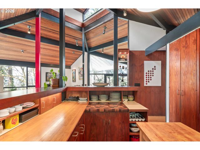 2630 CRESTA DE RUTA St, Eugene, OR 97403