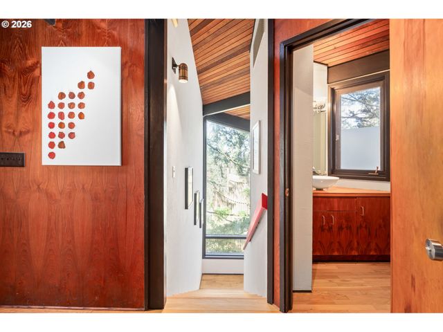 2630 CRESTA DE RUTA St, Eugene, OR 97403