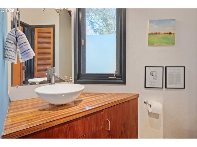 2630 CRESTA DE RUTA St, Eugene, OR 97403