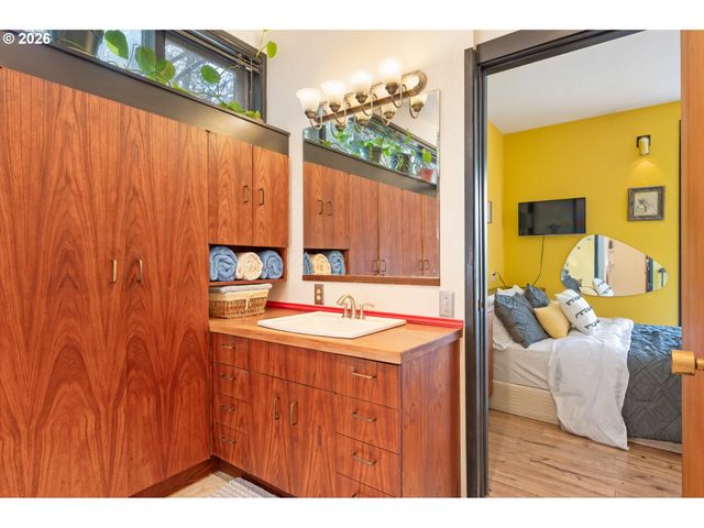 2630 CRESTA DE RUTA St, Eugene, OR 97403