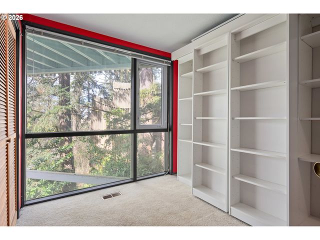 2630 CRESTA DE RUTA St, Eugene, OR 97403