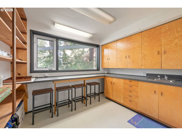 2630 CRESTA DE RUTA St, Eugene, OR 97403