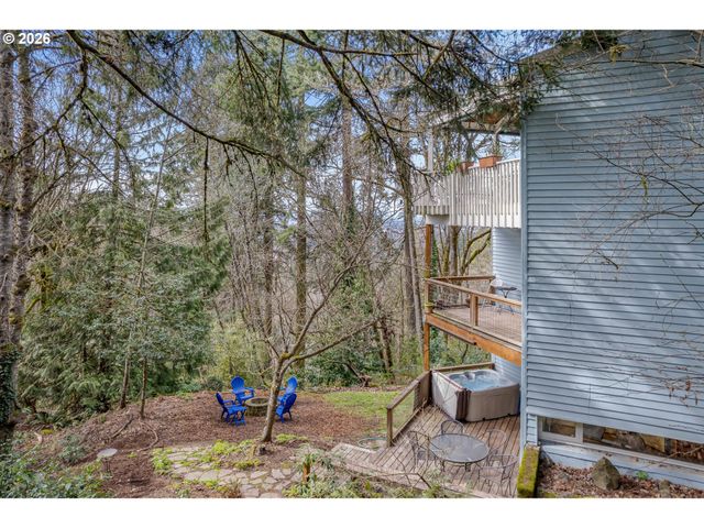2630 CRESTA DE RUTA St, Eugene, OR 97403