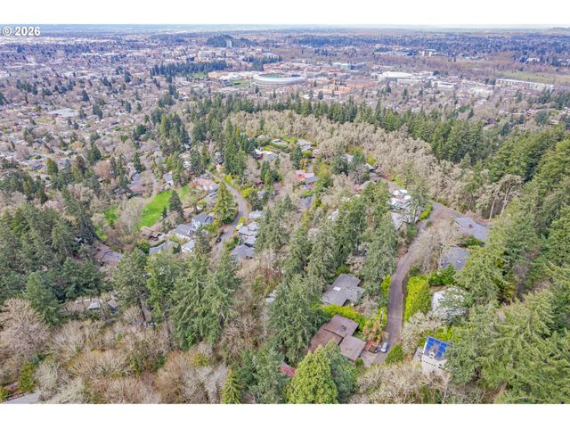 2630 CRESTA DE RUTA St, Eugene, OR 97403