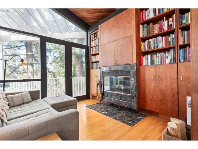 2630 CRESTA DE RUTA St, Eugene, OR 97403