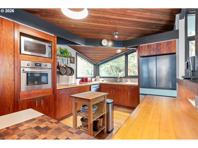 2630 CRESTA DE RUTA St, Eugene, OR 97403