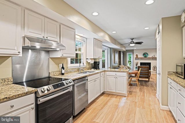 13300 TUCKAWAY DR, Fairfax, VA 22033