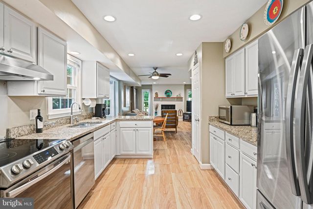 13300 TUCKAWAY DR, Fairfax, VA 22033