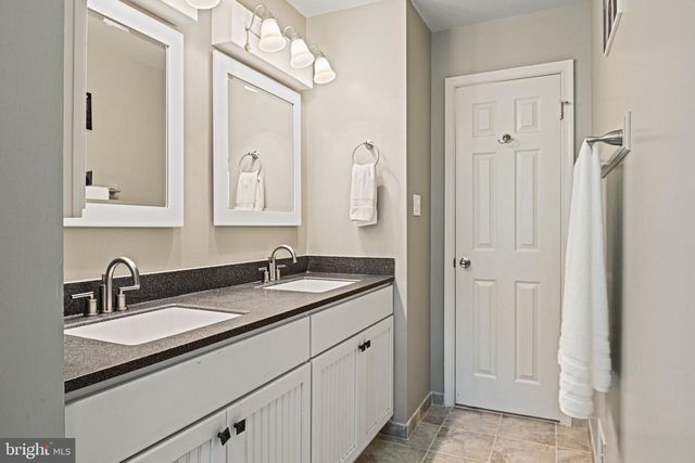 13300 TUCKAWAY DR, Fairfax, VA 22033