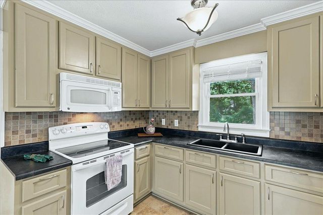 501 Cunningham Road, Taylors, SC 29687