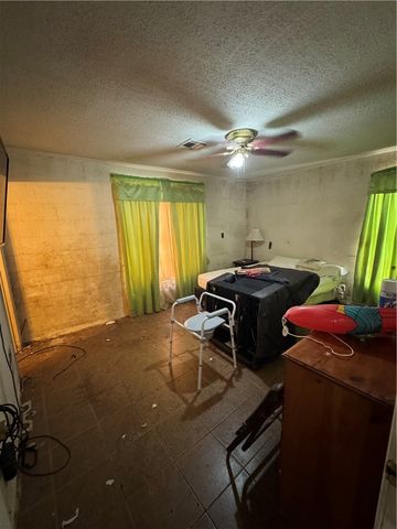 207 Griffith Dr, Rockport, TX 78382