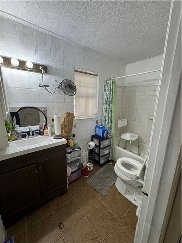 207 Griffith Dr, Rockport, TX 78382
