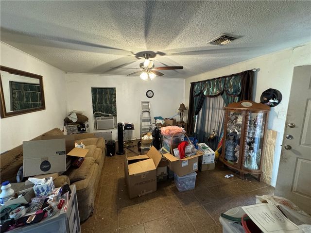 207 Griffith Dr, Rockport, TX 78382