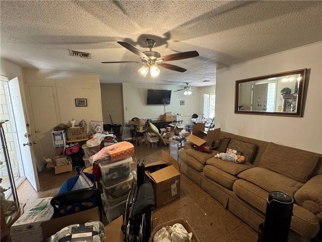 207 Griffith Dr, Rockport, TX 78382