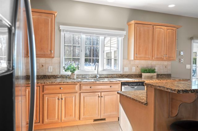 5 Monticello Drive, Amherst, NH 03031