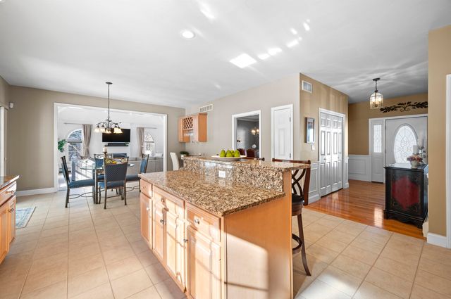 5 Monticello Drive, Amherst, NH 03031