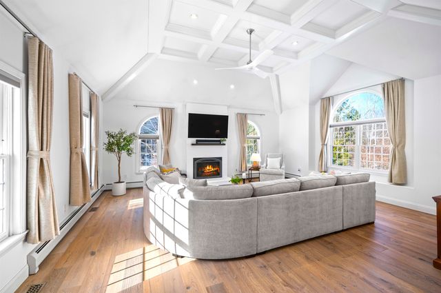 5 Monticello Drive, Amherst, NH 03031