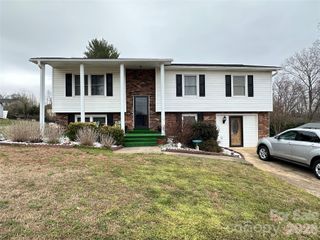 408 Cardinal Drive 35, Newton, NC 28658