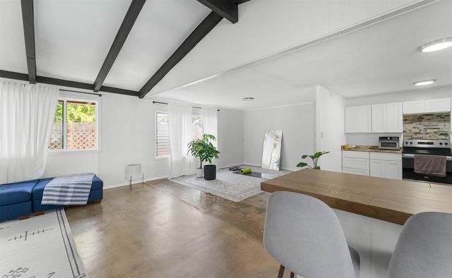 32 Ulumau Pl, Paia, HI 96779