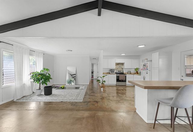 32 Ulumau Pl, Paia, HI 96779