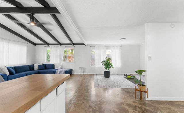 32 Ulumau Pl, Paia, HI 96779