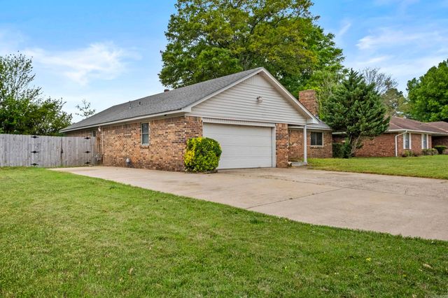 1 Devon Lane, Jacksonville, AR 72076