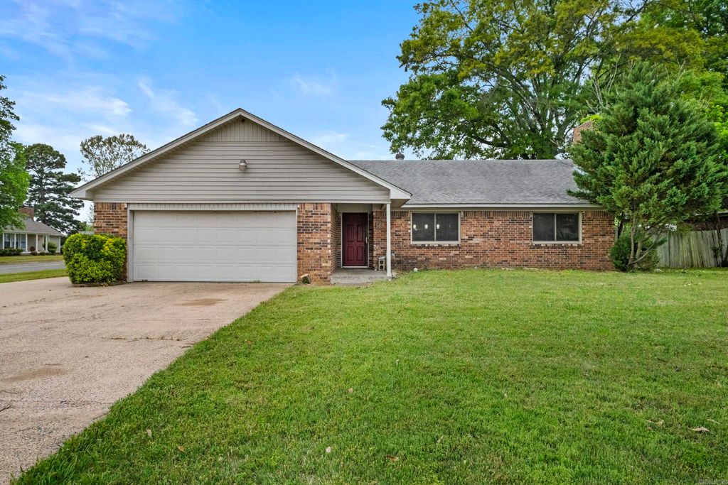 1 Devon Lane, Jacksonville, AR 72076